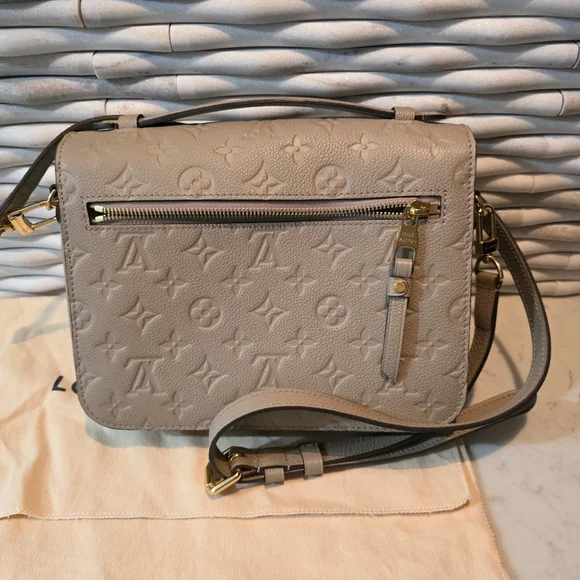 Louis Vuitton Pochette Metis Crossbody Bag - Picture 2 of 16